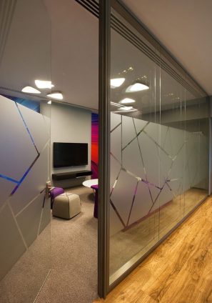 ديكورات فلل زجاج تقسيم